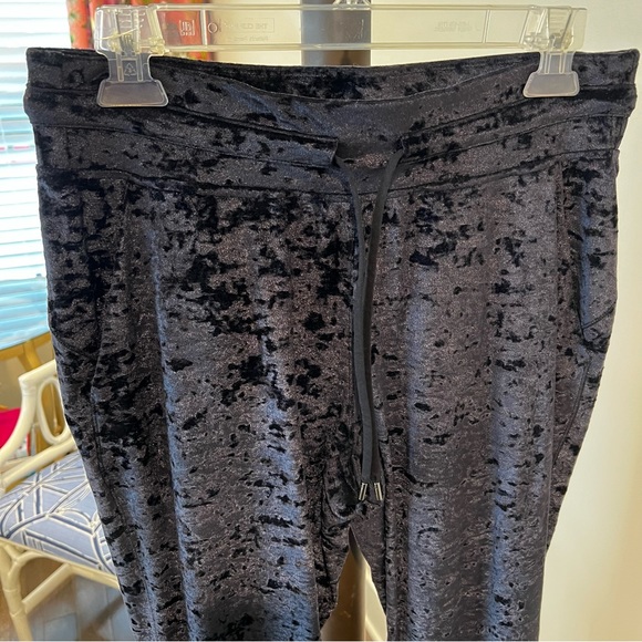 Lululemon - Picture 4 of 4